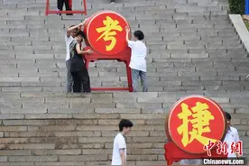 长沙一中学25年接力 为高考生暖心送考图片