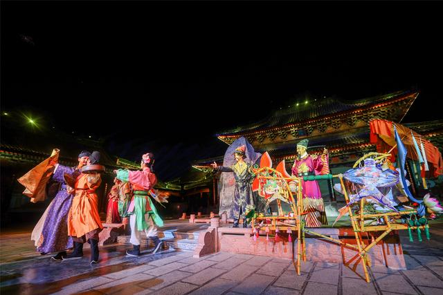 图集｜开封府夜游《南衙千秋月》启幕 光影幻戏点亮千年府衙夜经济