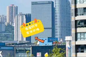 【一城百景】空中日光浴！重庆把沙滩搬到了楼顶图片