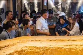 雷峰塔倒塌100年这天，穿越千年的聊天图片