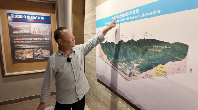 池州费老师，行走的九华文旅“活字典”！