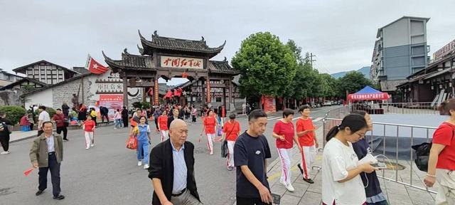 四川旺苍“好客”升级 暖心服务点亮双节