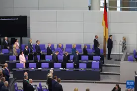 德国新一届联邦政府成员宣誓就职图片