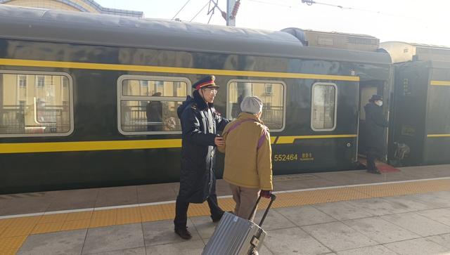 开启13天南国之旅！城阳站开出今年第19趟旅游专列