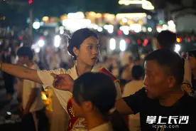 旅行遇到问题请问志愿者 “星城星导”文旅志愿者暑期服务点亮星城图片