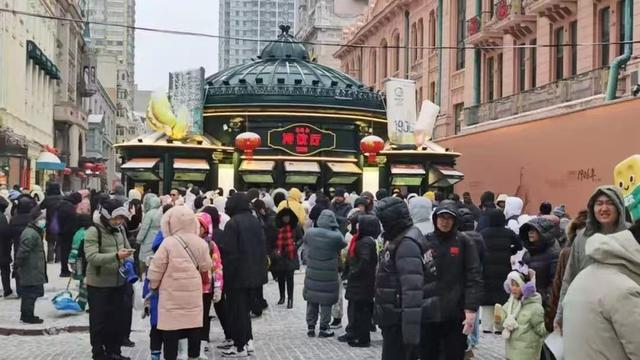 春晚一鸣，“尔滨”“燃”冬！百万人潮涌入中央大街，道里区交出开年最“热”文旅答卷