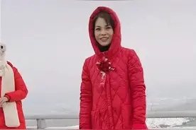 婚礼当天，一对新人打包喜宴食物携家属16个人，送给高速滞留司乘图片