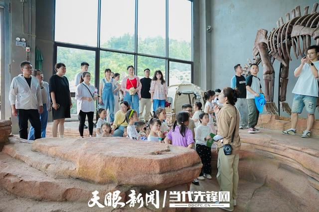 距贵阳市中心1小时车程 体验贵州“恐龙小镇”