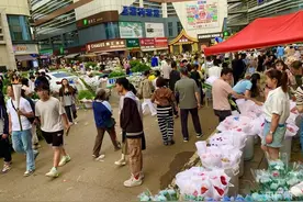 百万网红昆明“盲盒”买花遇到枯萎花卉，昆明市民自费寄花道歉图片