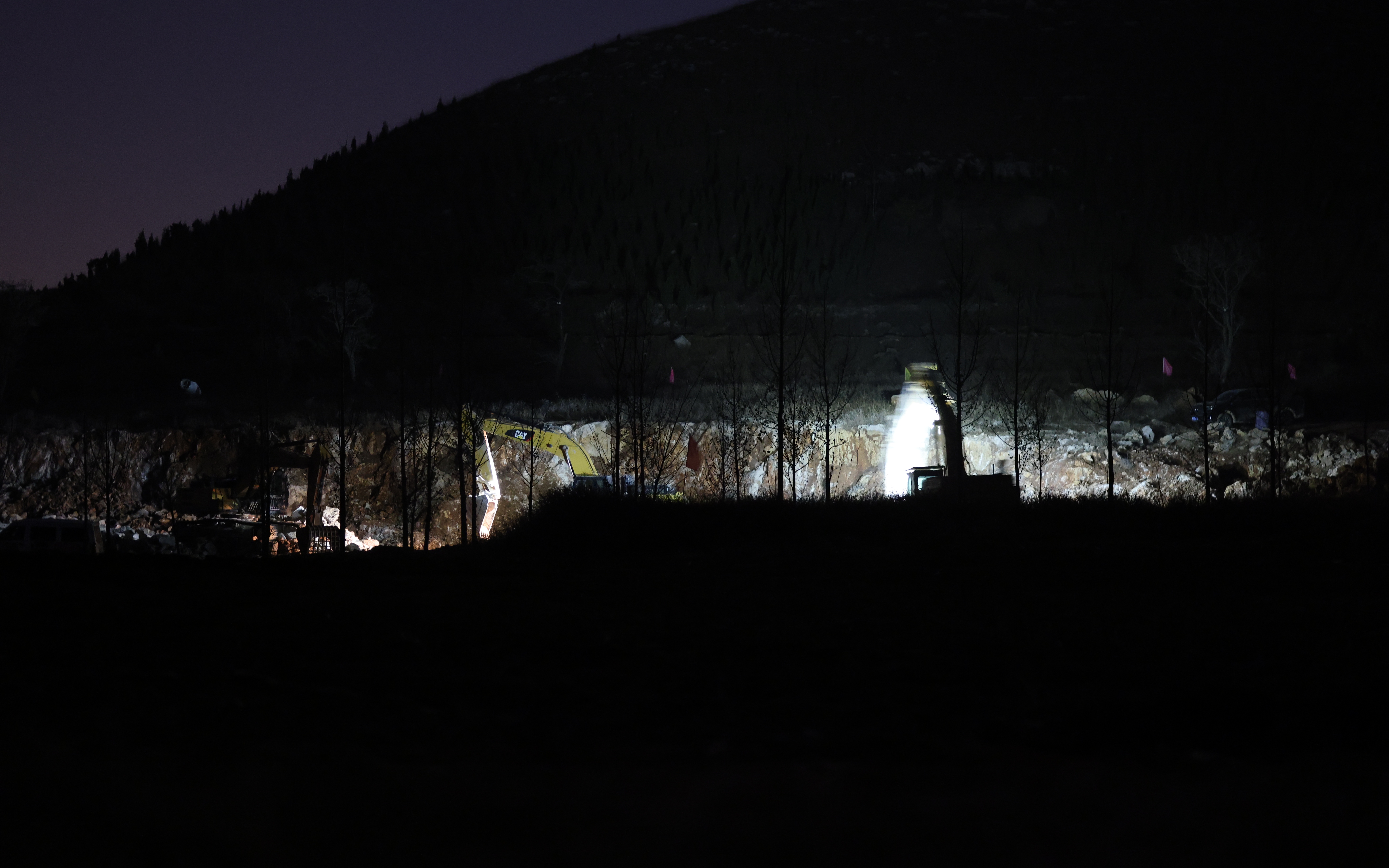 4500万养牛场立项两年多未见一头牛,每天开采数十车矿石倒卖