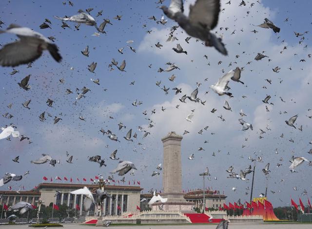 礼敬功勋，荣归英模——党和国家功勋荣誉表彰工作十年间书写新篇章