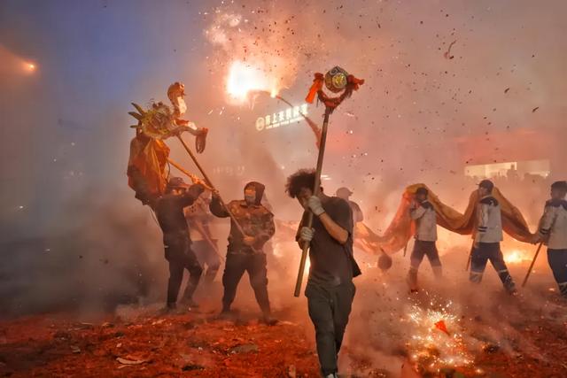 八桂大地起欢歌 多彩节庆引客来