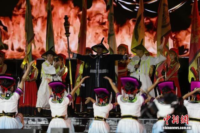奢香故里贵州大方 火把节活动吸引游客