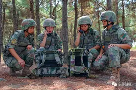 野外驻训，女兵真拼！图片