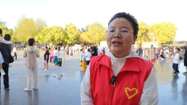 100名志愿者服务保障鸣沙山月牙泉景区星空演唱活动