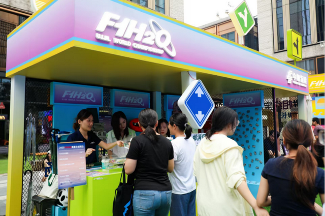 沉浸式打卡外滩BFC分会场，F1H2O摩托艇热潮“燃”爆假期