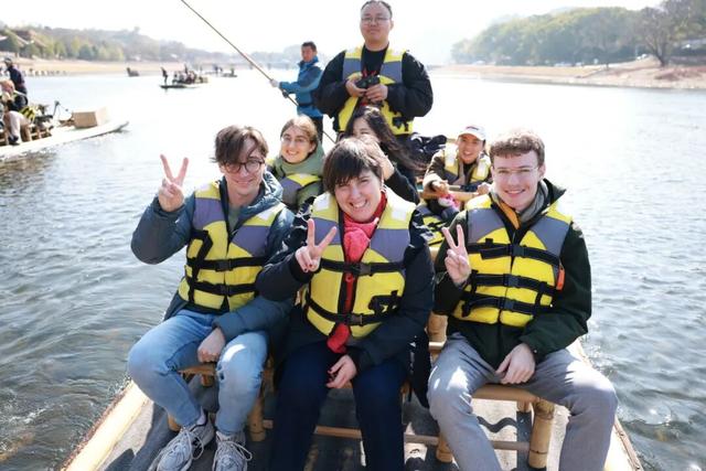 当“古典音符”遇见“丹霞仙境”：德国汉诺威交响乐团今日打卡龙虎山！