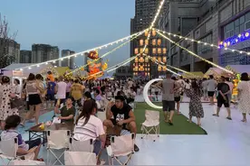 四川自贡沿滩沿街里·嘻哈夜市开街 啤酒音乐节等活动将持续到10月7日图片
