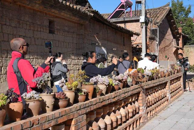 当国际视角遇上千年陶韵！媒体精英沉浸式体验曲靖潦浒别样魅力