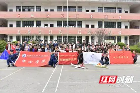张家界航院：“爱国教育+航空科普”点燃少年强国梦图片