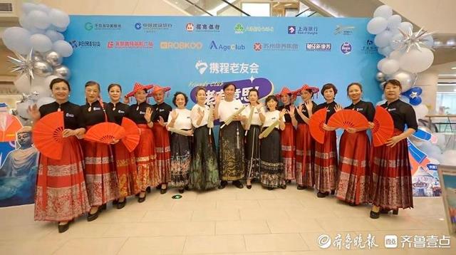 错峰赏秋正当时，越来越多中老年人追求“诗与远方”