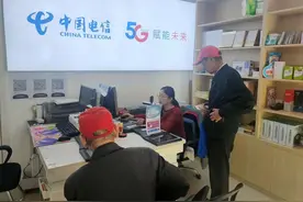 看！服务一线的那抹“电信蓝”图片