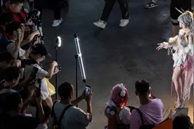 “妆娘”：帮人圆梦却被质疑，渴望更多包容理解丨意想不到的新职人图片