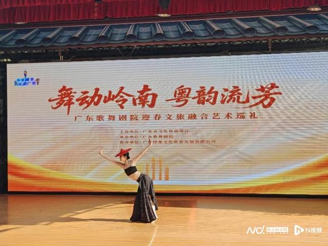 元旦假期，到岭南印象园昼观巾帼醒狮，夜赏铁花千灯