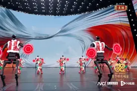 机器人比我会扭秧歌？张艺谋春晚机器人登上热搜还成了表情包图片