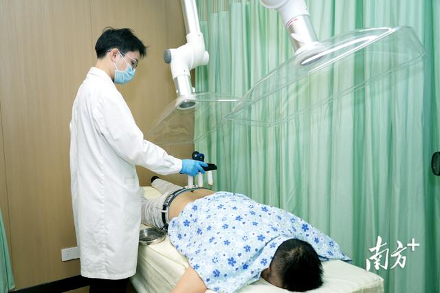 艾灸机器人上岗！全省首家热敏灸医院正式启用