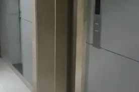 大连港湾壹号多部电梯经常骤停，居民称多次反映也没有解决图片