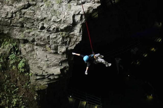 荣耀加冕！十二背后荣膺抖音2025“年度游玩新锐成长奖”！
