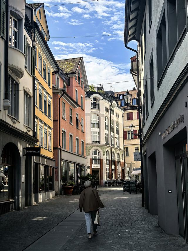 晚潮｜圣加仑的书卷与凸窗