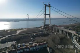 武汉双柳长江大桥猫道贯通图片