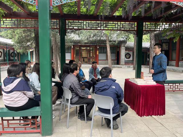 颐和园开辟多处读书区！昆明湖畔能品“书香+茶香”