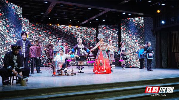 守护萨岁！网络达人深入侗寨，以实景游戏唤醒沉睡的非遗技艺