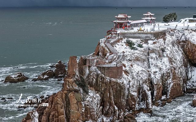 山东荣成：冰雪为墨 冬景如画