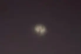 北京上空出现疑似不明飞行物实际上是火箭云图片