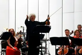 即兴凝固的诗意建筑：“洛伦茨和他的朋友们”的音乐幻影图片