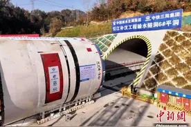 中国自研最大直径双护盾TBM在湖北宜昌始发图片