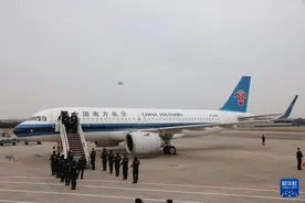 缅甸妙瓦底地区的200名中国籍涉诈犯罪嫌疑人经泰国被押解回国图片