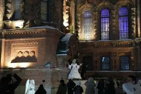 台媒记者感叹：“深夜10点圣索菲亚大教堂满是‘公主’”图片