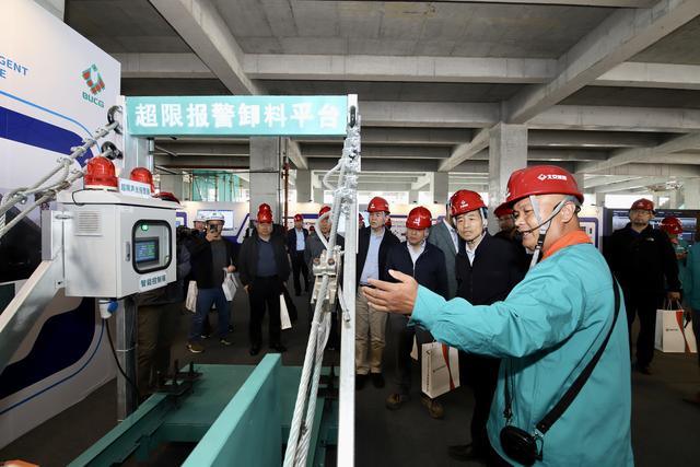 塔吊升降、物料堆放藏“玄机” 北京超五成在施工程实现智慧施工