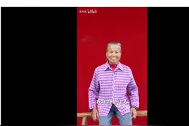 对话“给村里老人拍遗照”的返乡青年：回乡前攒了3万元，因为给奶奶拍电影走红，这次拍摄时老人们互相打趣图片