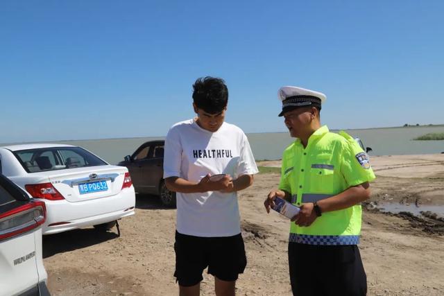 兴安盟交警：多维织密暑期旅游安全网 让平安与美景同行