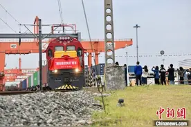 “越桂蓉欧快线”班列首发 拓展东盟对外贸易通道图片