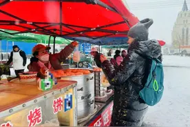 7分钟往返中俄两国，去黑河早市！图片