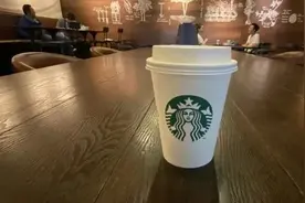 星巴克突然换帅！还是位“空降兵”图片