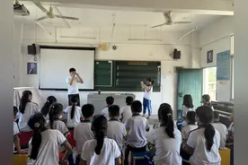 平和县崎岭中心小学特色魔术社团开课啦图片