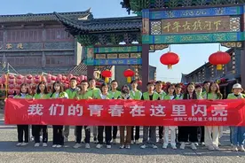 志愿服务“闪亮”千年古镇——淮阴工学院建工学子在河下古镇开展志愿服务活动图片